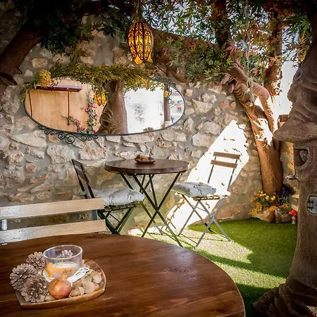 Cal Ganso Encantat Албинана