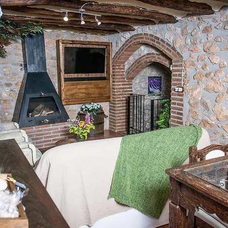 Cal Ganso Encantat Албинана