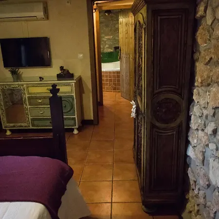 Cal Ganso Encantat * Албинана